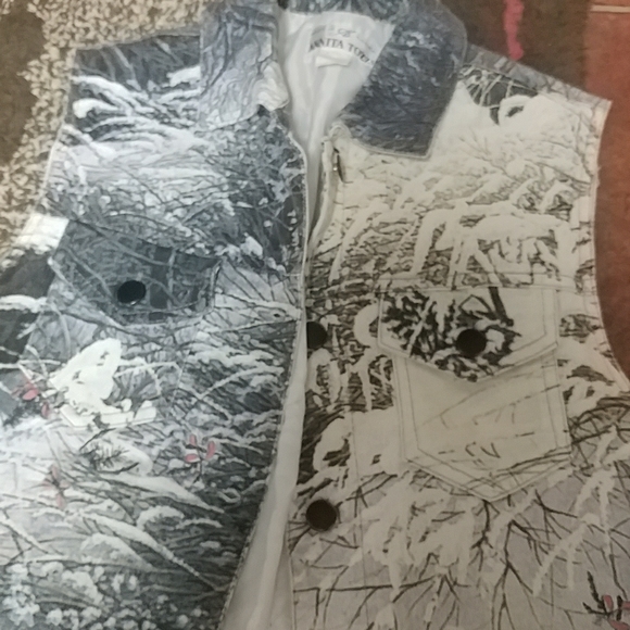 Vest - Picture 3 of 13